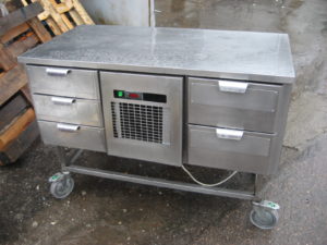 Külmsahtlitega töötasapind Arctic ratastel 1260×620×900