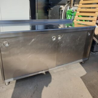 RST Roostevaba laud Metos kapi ja liugustega 1800×700×900