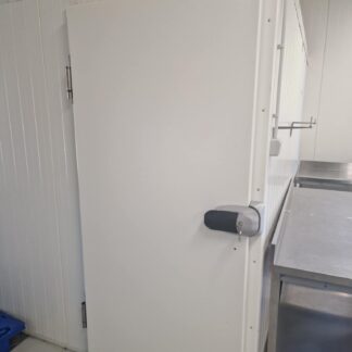 Külmkambri uks Hermetel avale 900×2050