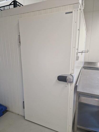 Külmkambri uks Hermetel avale 900×2050