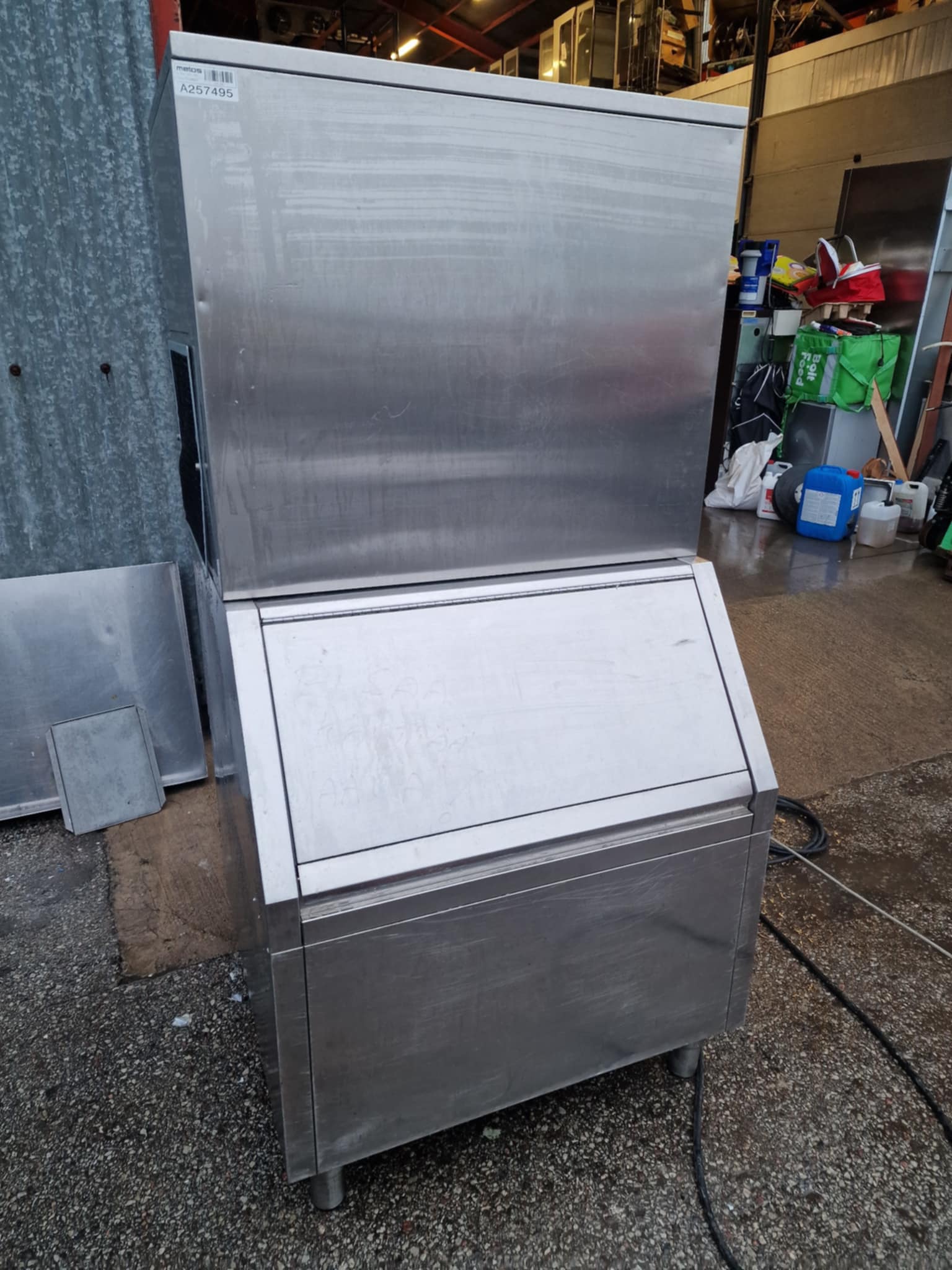 Jääkuubikumasin BREMA Metos C150A-Q + jääbunker Metos BIN T-180