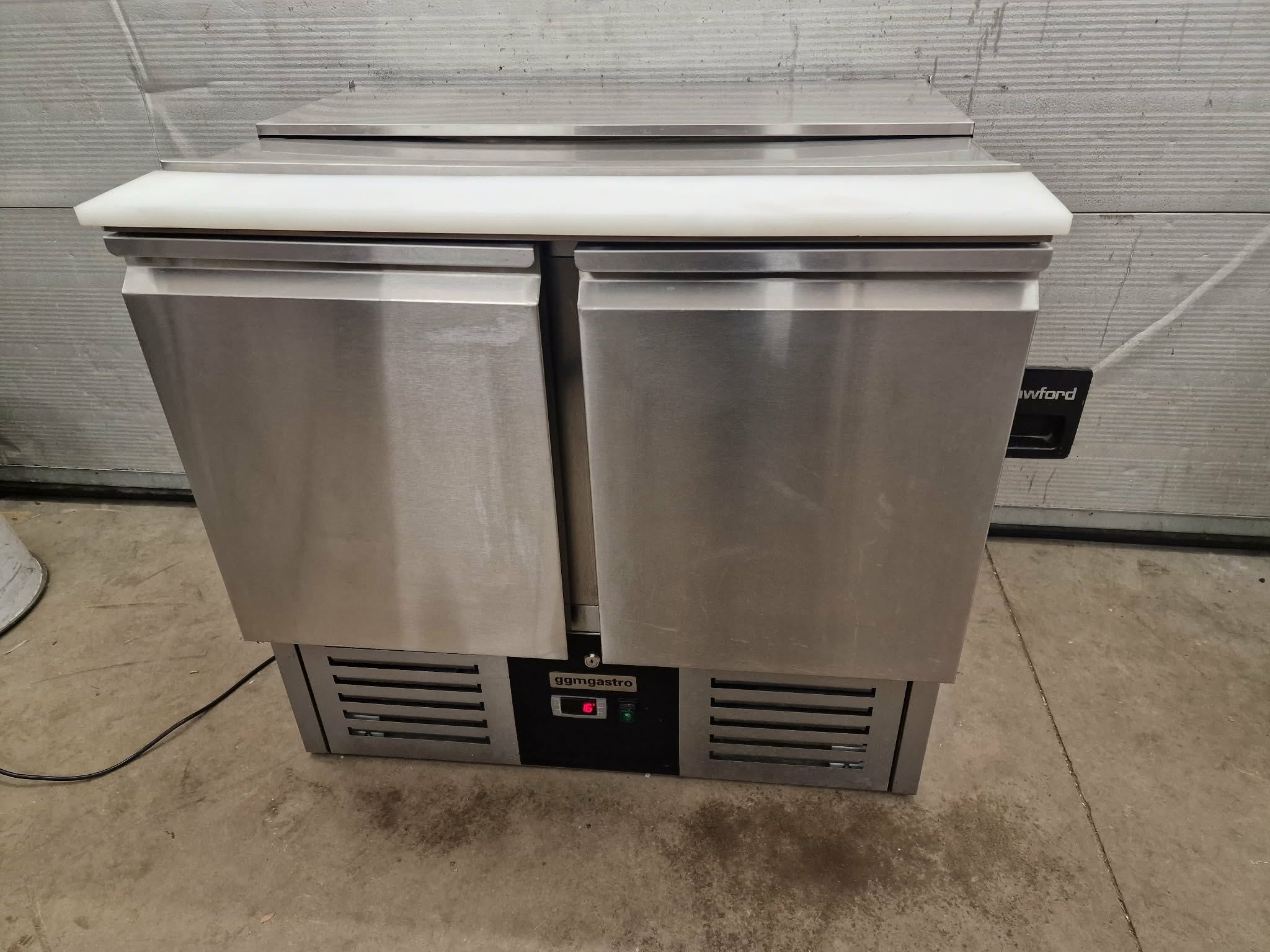 Külmlaud/Salatilett- 903 mm - 240 l - 2 ust - avatud pealt 2 x GN 1/1 ja 3 x GN 1/6 jaoks ja roostevabast terasest hingedega kaas - Image 5