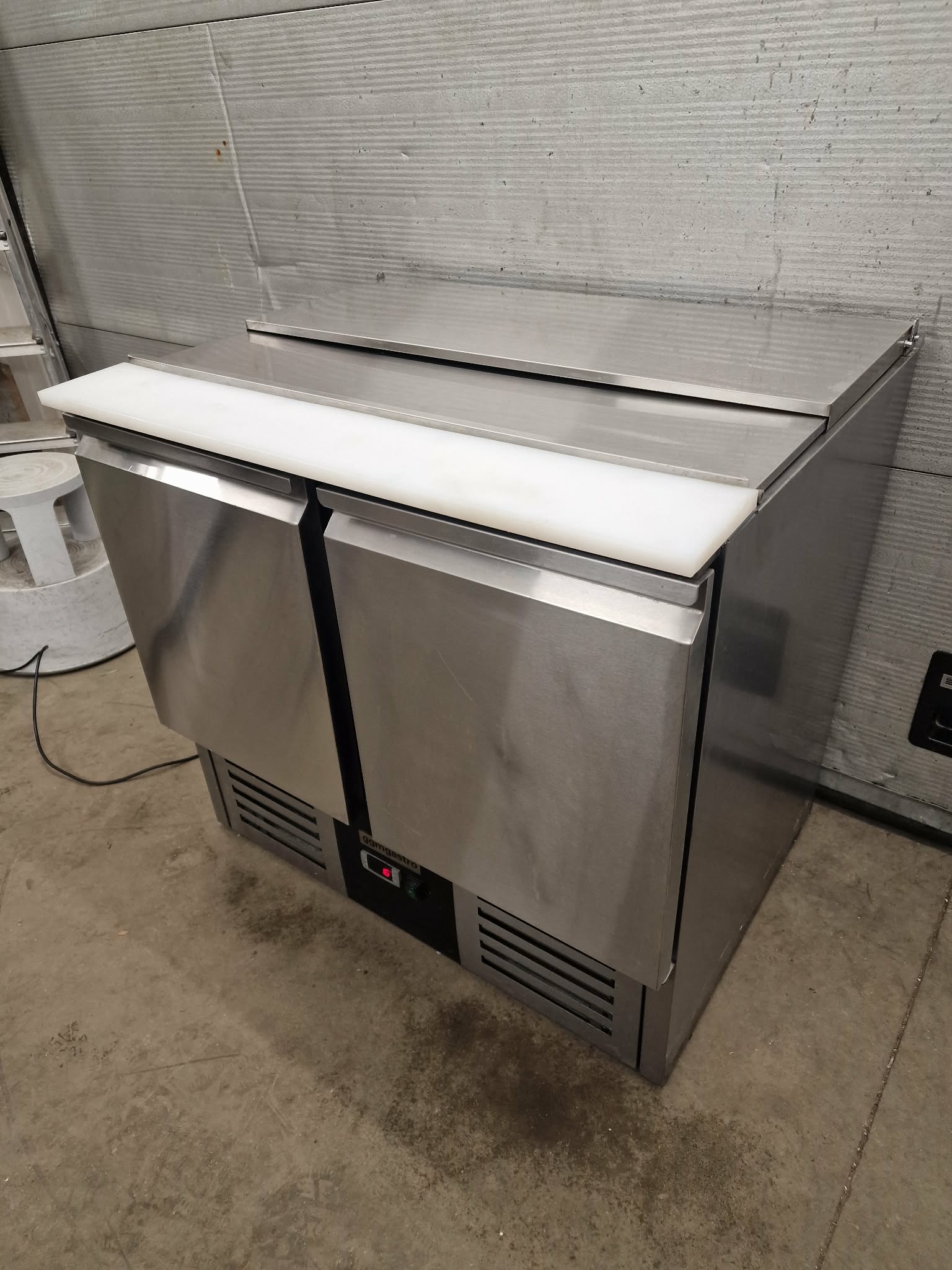 Külmlaud/Salatilett- 903 mm - 240 l - 2 ust - avatud pealt 2 x GN 1/1 ja 3 x GN 1/6 jaoks ja roostevabast terasest hingedega kaas - Image 7