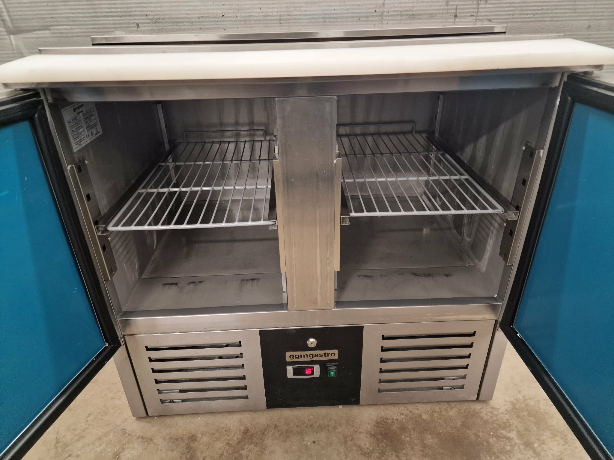 Külmlaud/Salatilett- 903 mm - 240 l - 2 ust - avatud pealt 2 x GN 1/1 ja 3 x GN 1/6 jaoks ja roostevabast terasest hingedega kaas - Image 8