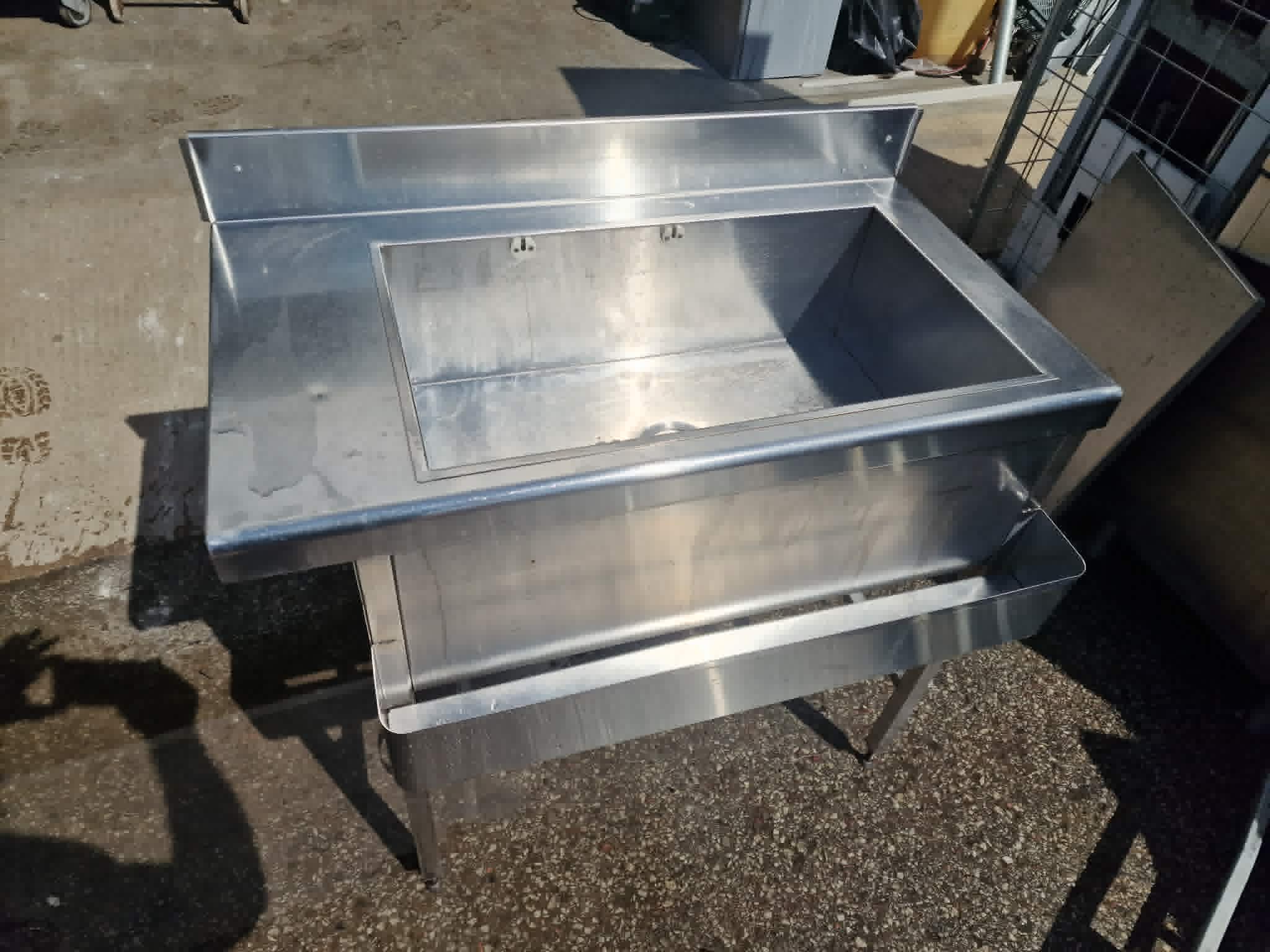 Jäärenn baari 900×600×900