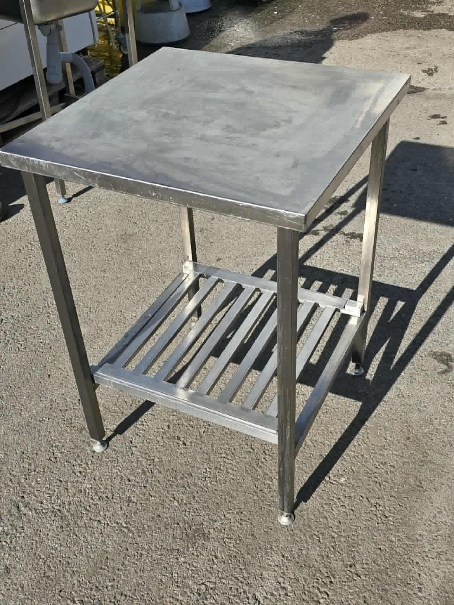RST Roostevaba laud koos alusriiuliga 650×650×900 - Pilt 2
