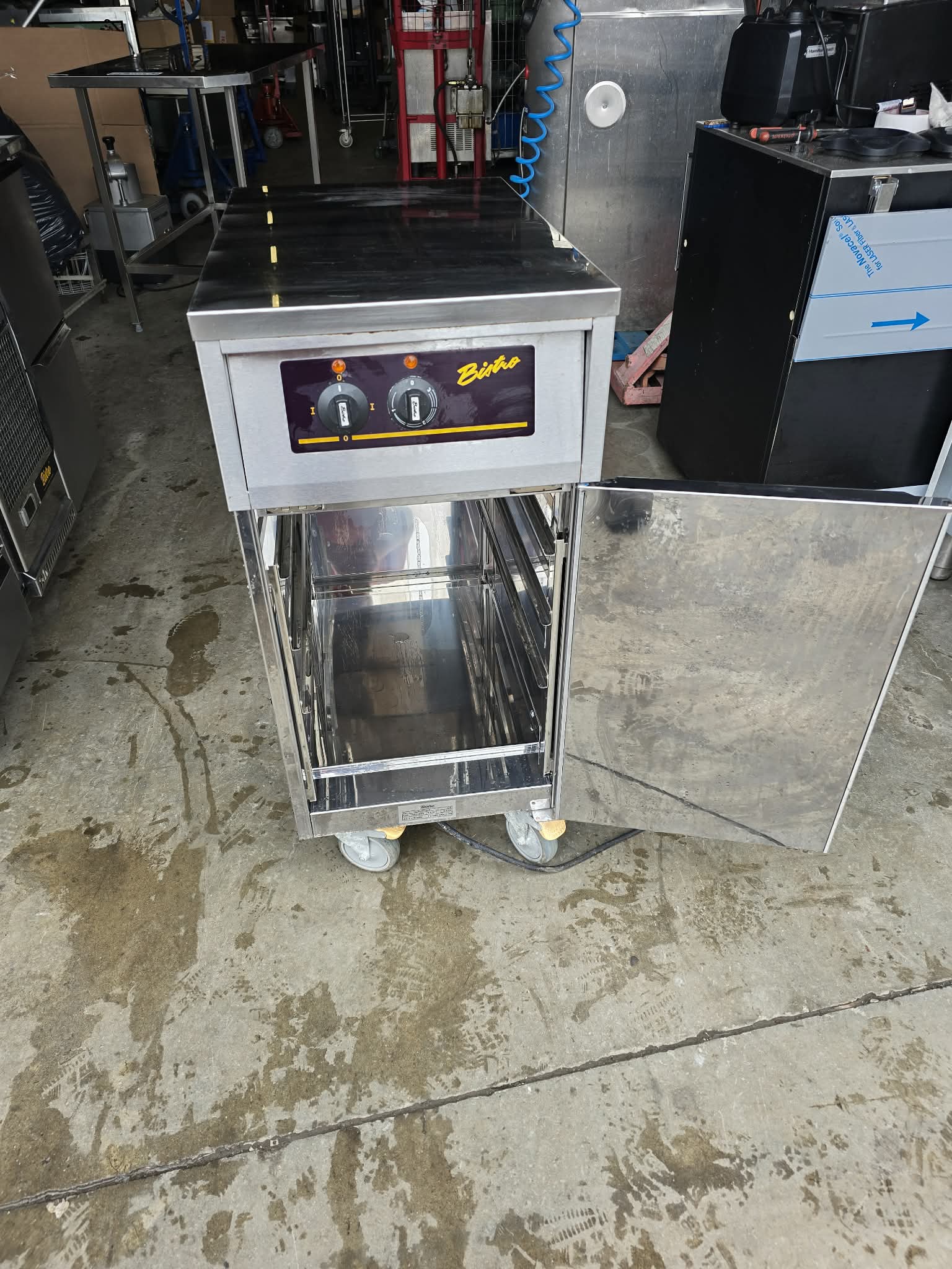 RST Kuumkapp Bistro HAU1600 ratastel - Pilt 3